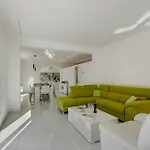 Вилла Amazing Chimera White View Pool&gym - Happy