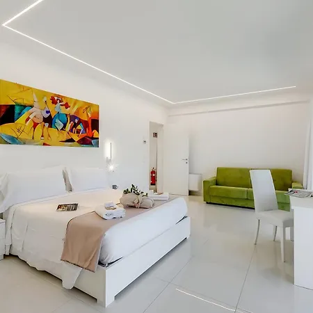 Chimera White 16 With Pool & Gym