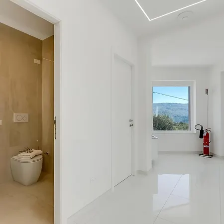 Villa Chimera White 16 With Pool & Gym