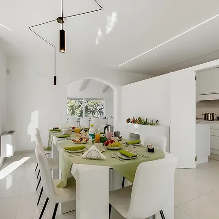 Villa Chimera White 16 With Pool & Gym *