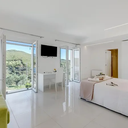 Chimera White 16 With Pool & Gym Villa *