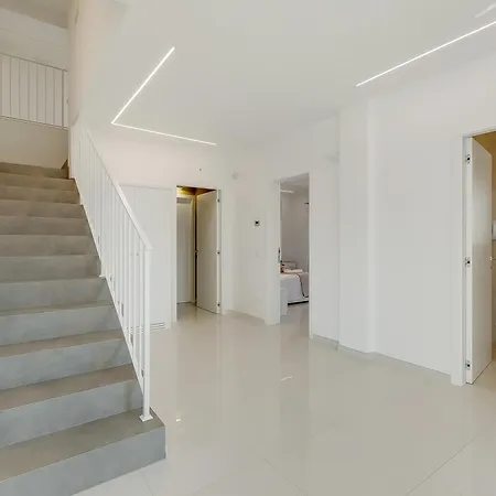 Villa Chimera White 16 With Pool & Gym *
