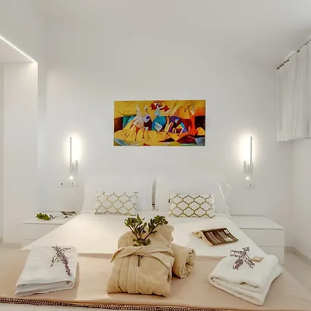 Chimera White 16 With Pool & Gym Villa Arezzo