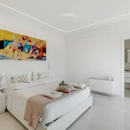 Chimera White 16 With Pool & Gym Villa Arezzo