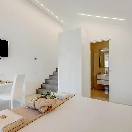 Chimera White 16 With Pool & Gym *