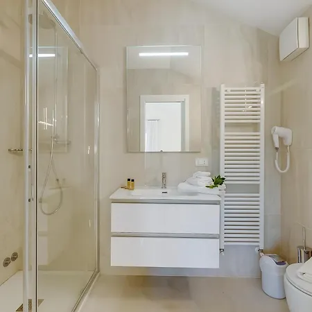 Chimera White 16 With Pool & Gym