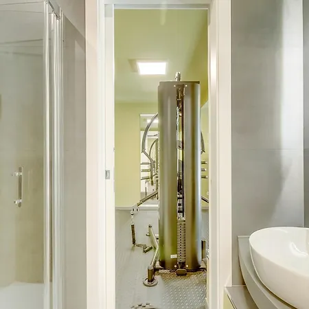 Villa Chimera White 16 With Pool & Gym