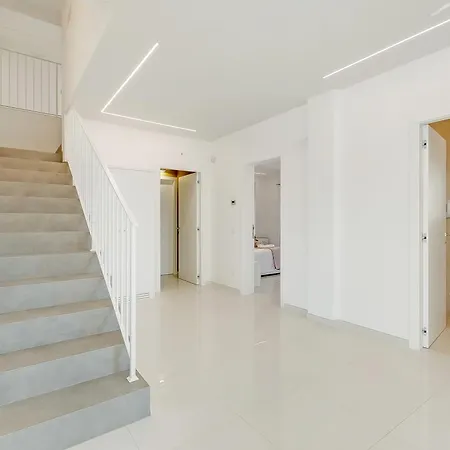 Willa Chimera White 16 With Pool & Gym *