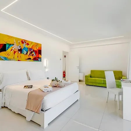 Chimera White 16 With Pool & Gym